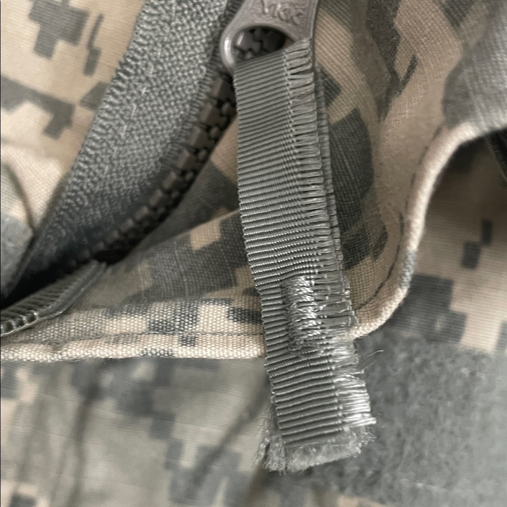 Men's Camouflage Jacket - Picture 7 of 11